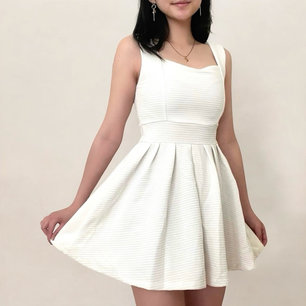 WOMEN’S VINTAGE RIBBED MINI DRESS. - Picture 3 of 6